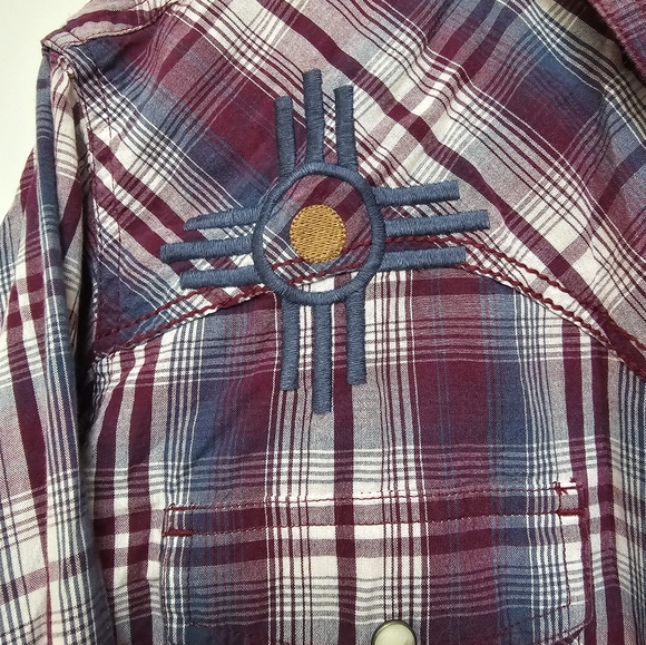 ARIAT Embroidered Lightweight Plaid Button Up Top - Picture 6 of 9